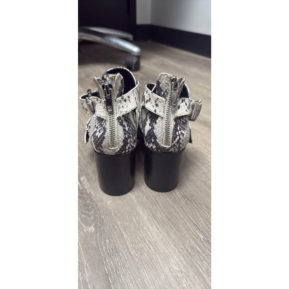 Steve Madden snake skin, white and black heels size 7.5 - Picture 3 of 3